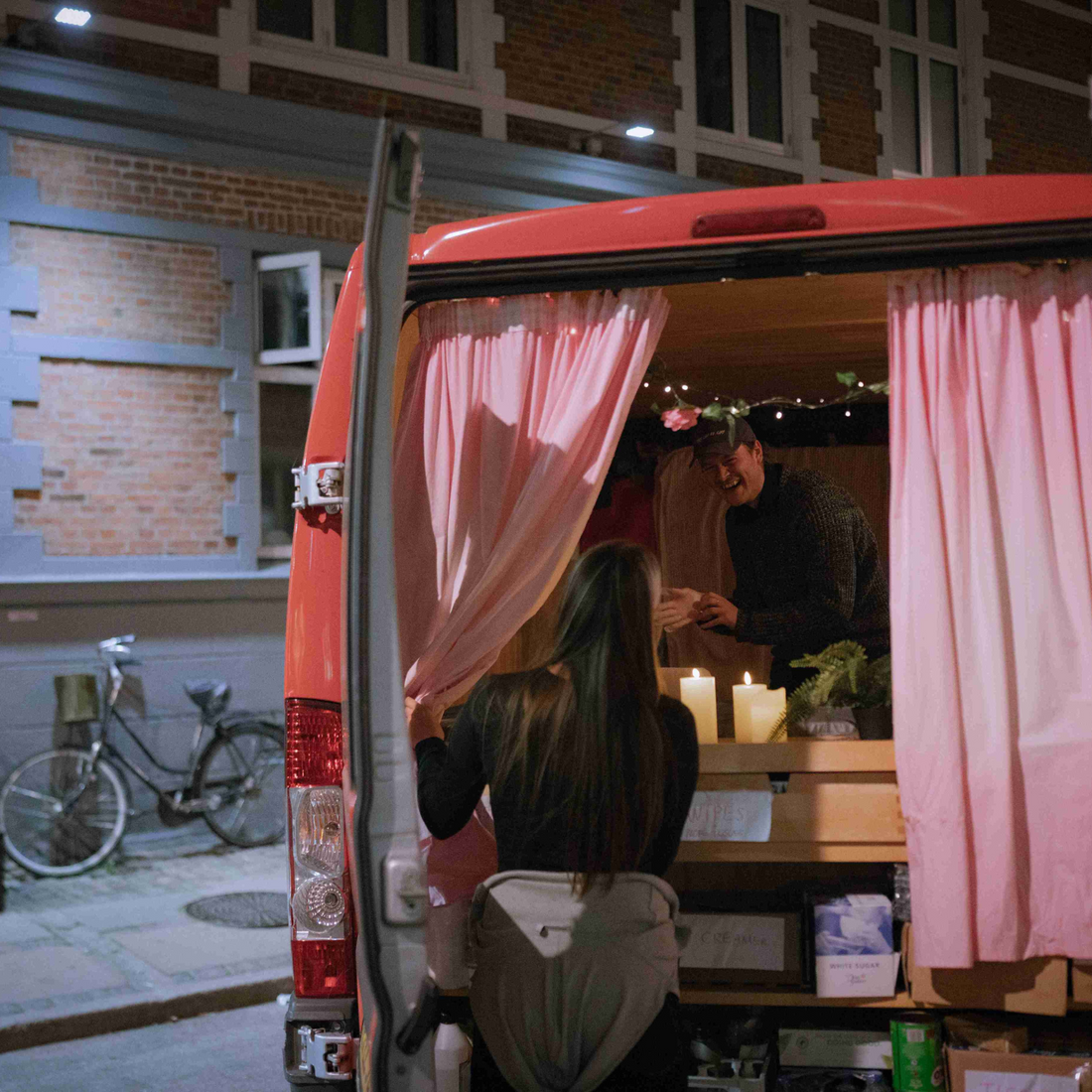 Hvad er The Red Van?