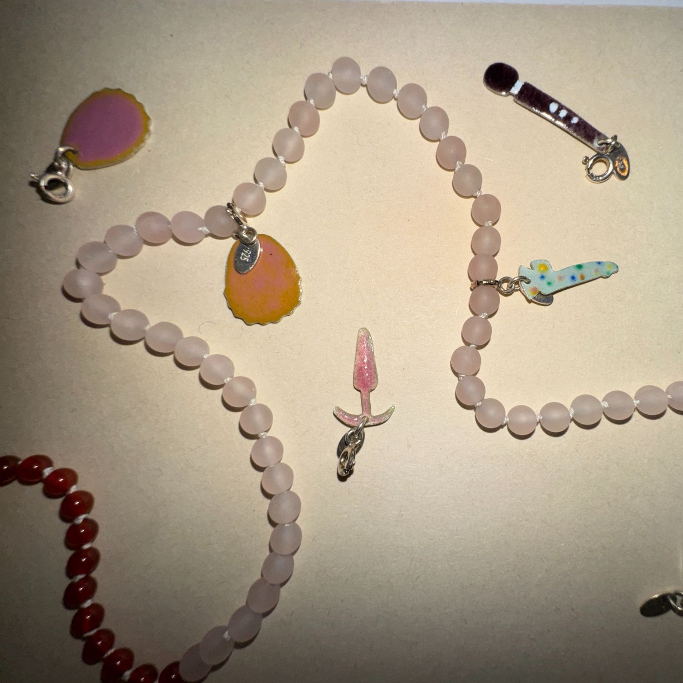 PEECH SMYKKER x ANNE LAHN SPACE