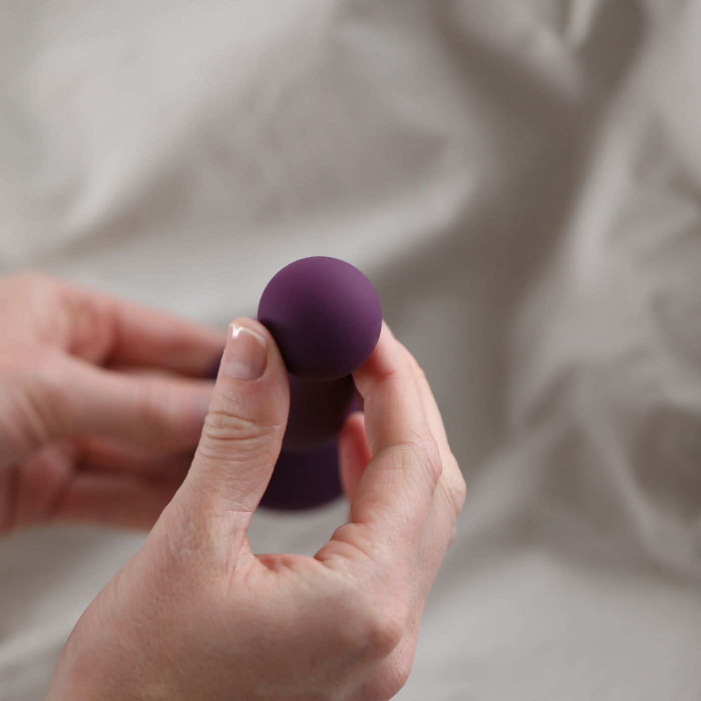 Beam buttplug i hånd